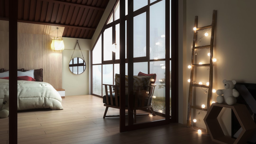 Kleine huurkamer met bed, bureau en raam tijdens een bezichtiging
