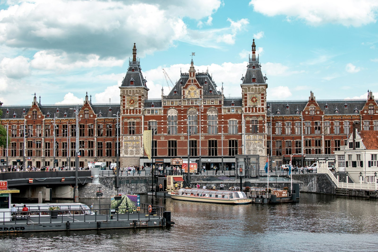 Amsterdam Centraal op 3 oktober dicht: zo kom je toch naar huis of je kamer
