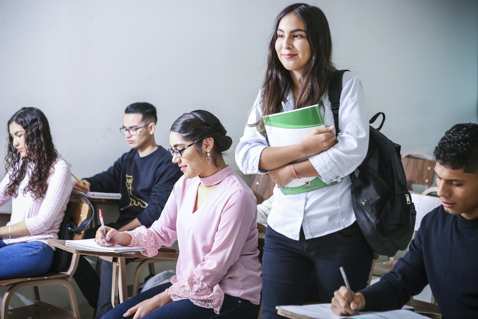 Laptops en telefoons verboden in de collegezaal: wat het verbod bij de UvA inhoudt